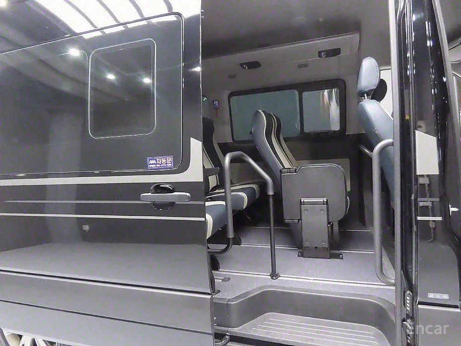 Hyundai Solati 2015 15-seater