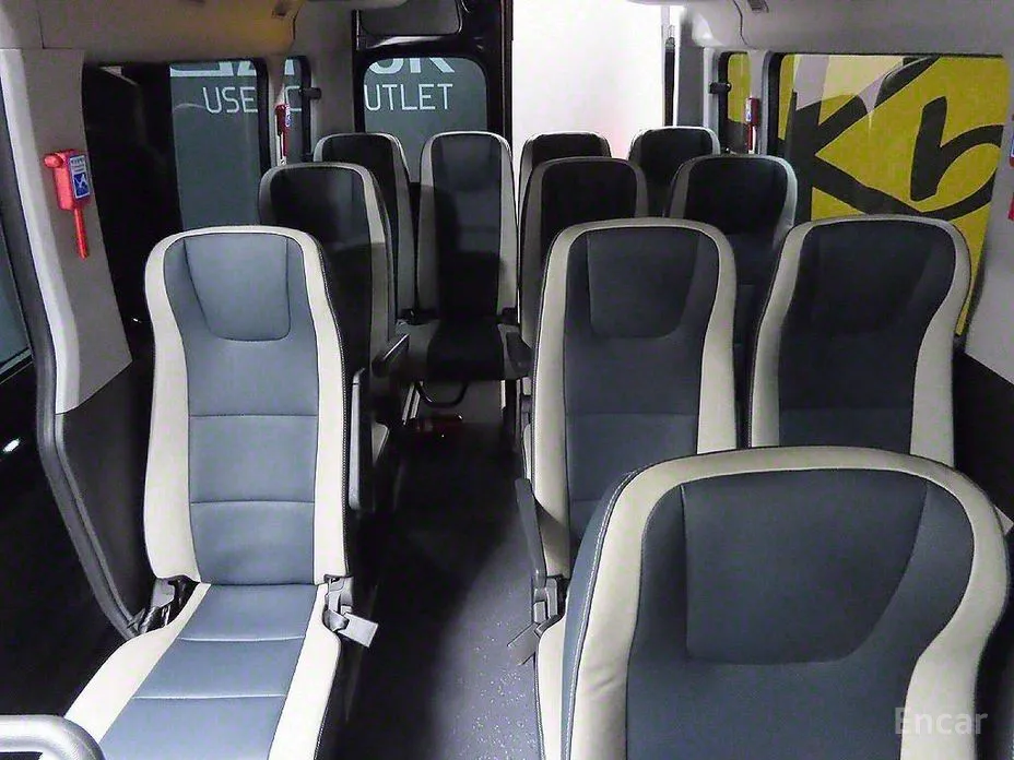 Hyundai Solati 2015 15-seater