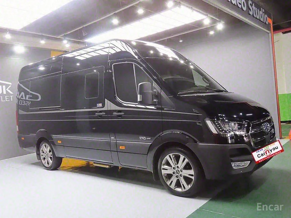 Hyundai Solati 2015 15-seater