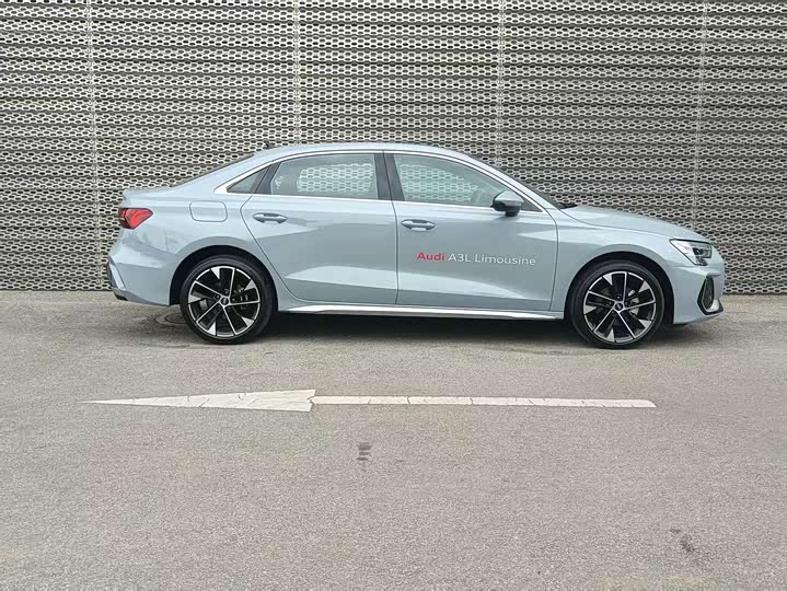 Audi A3 2025 2025款 A3L Limousine 35TFSI 飞驰尊享型