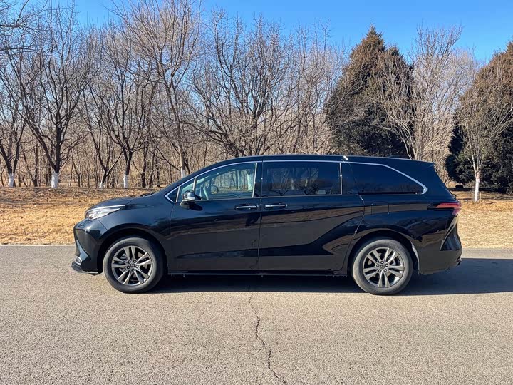 Toyota Sienna 2026 2026款 2.5L 双擎两驱尊贵版