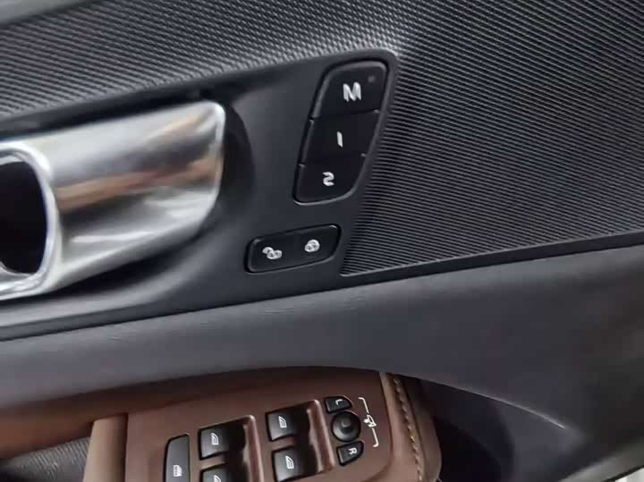 Volvo XC60 2025 2025款 B5 四驱智逸豪华版