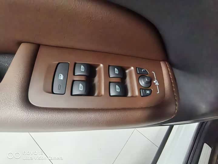 Volvo XC60 2025 2025款 B5 四驱智逸豪华版