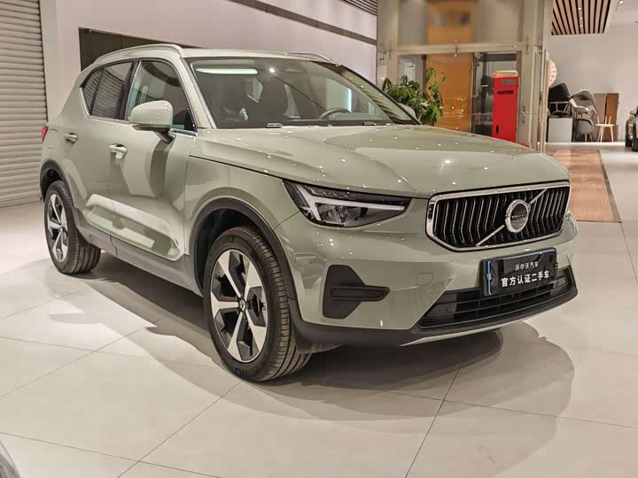 2025 Volvo XC40