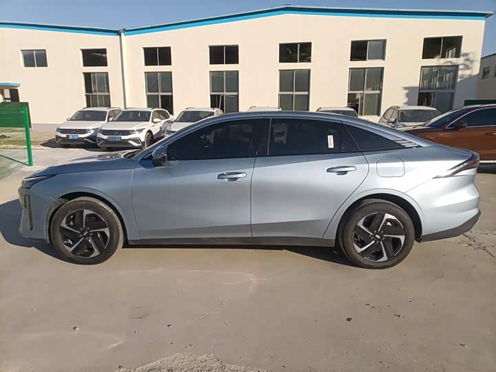 Geely Galaxy L6 2025 2025款 EM-i 140km 星舰版