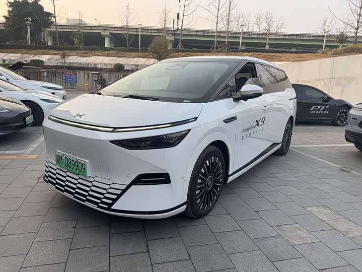 XPeng X9 2025 2025款 纯电 740超长续航 Max