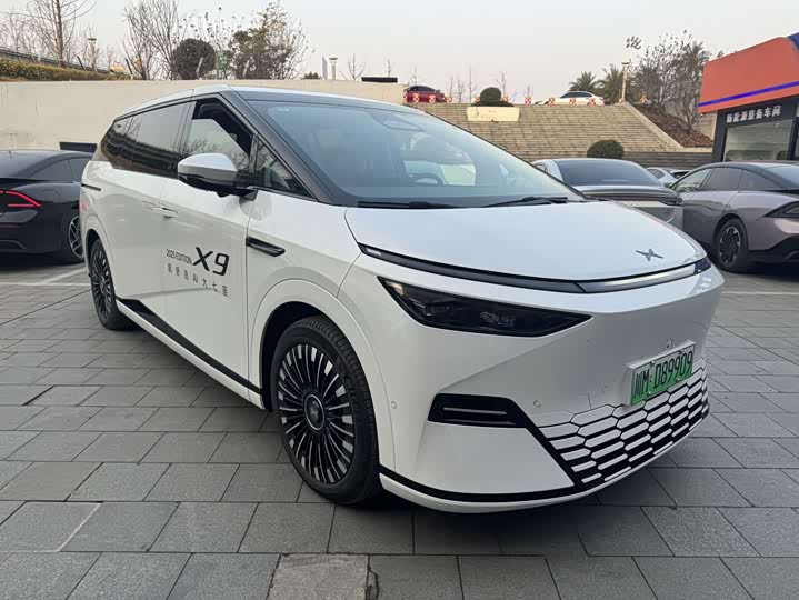 XPeng X9 2025 2025款 纯电 740超长续航 Max