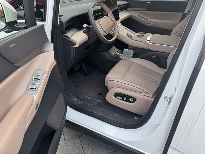 XPeng X9 2025 2025款 纯电 740超长续航 Max