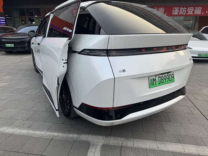 XPeng X9 2025 2025款 纯电 740超长续航 Max