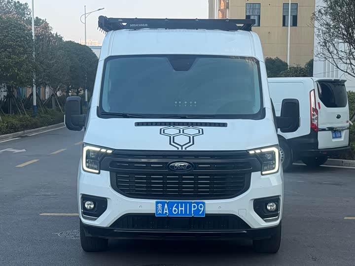 Ford Transit T8 2024 2024款 T8 2.3T柴油手动中轴中顶6座多功能版2/2/2