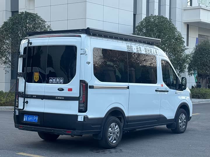 Ford Transit T8 2024 2024款 T8 2.3T柴油手动中轴中顶6座多功能版2/2/2