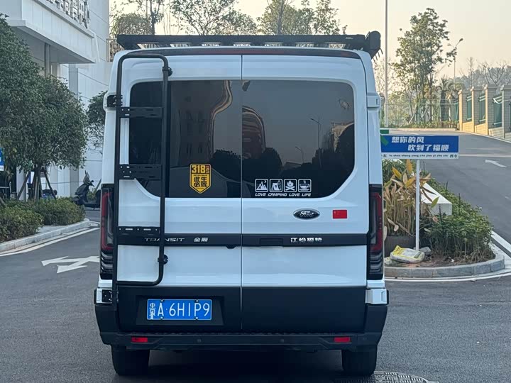 Ford Transit T8 2024 2024款 T8 2.3T柴油手动中轴中顶6座多功能版2/2/2