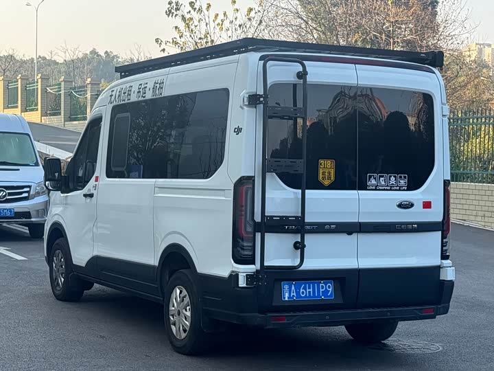 Ford Transit T8 2024 2024款 T8 2.3T柴油手动中轴中顶6座多功能版2/2/2