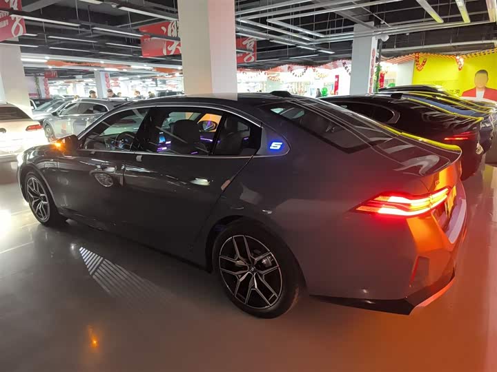 BMW i5 2024 2024款 eDrive 35L 尊享型 M运动套装