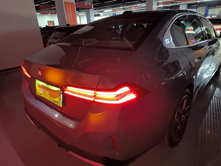 BMW i5 2024 2024款 eDrive 35L 尊享型 M运动套装