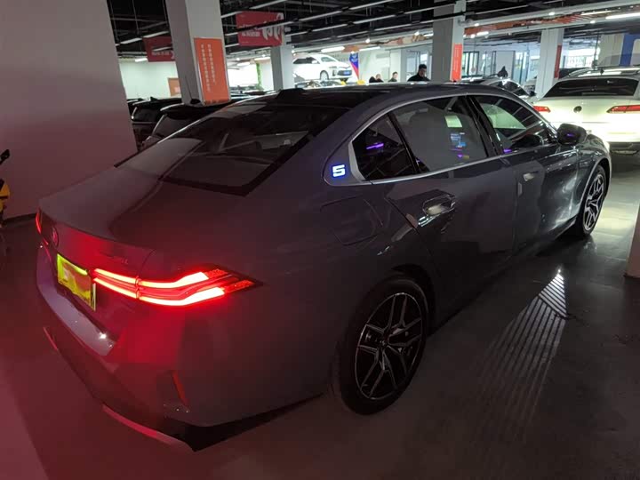 BMW i5 2024 2024款 eDrive 35L 尊享型 M运动套装