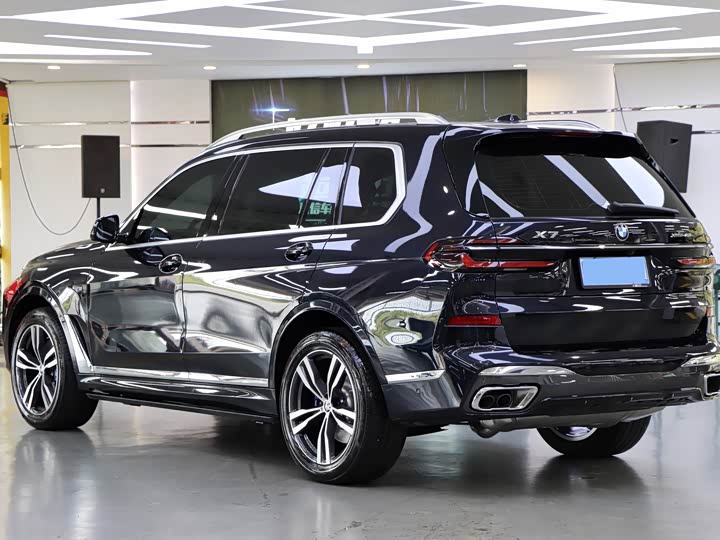 BMW X7 2024 2024款 xDrive40i 尊享型M运动套装