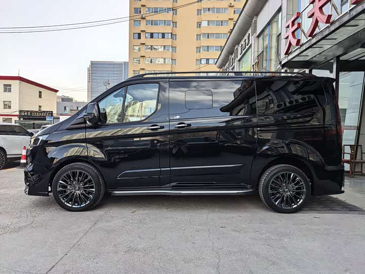 2024 Ford Tourneo