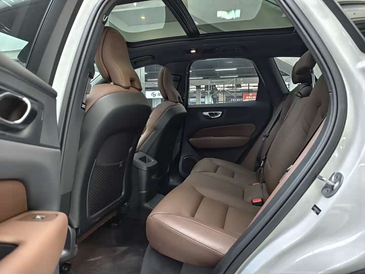 Volvo XC60 Hybrid 2025 2025款 插电式混动 长续航四驱智远运动版