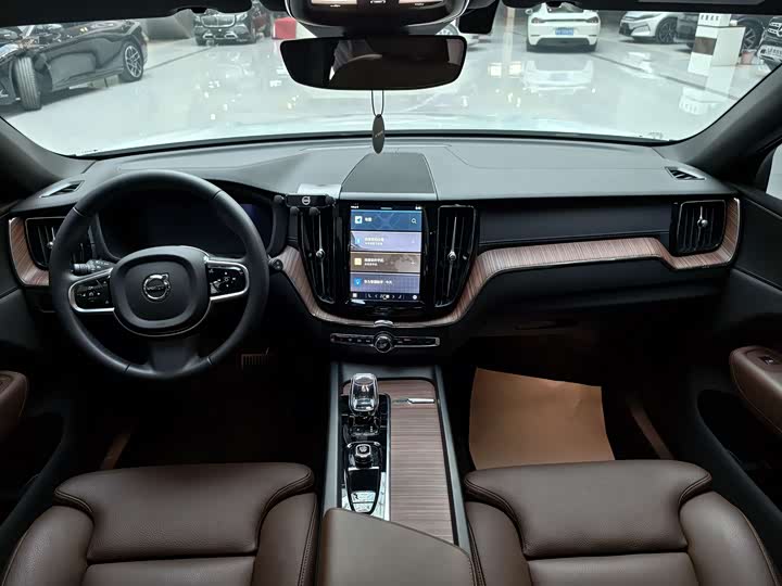 Volvo XC60 Hybrid 2025 2025款 插电式混动 长续航四驱智远运动版