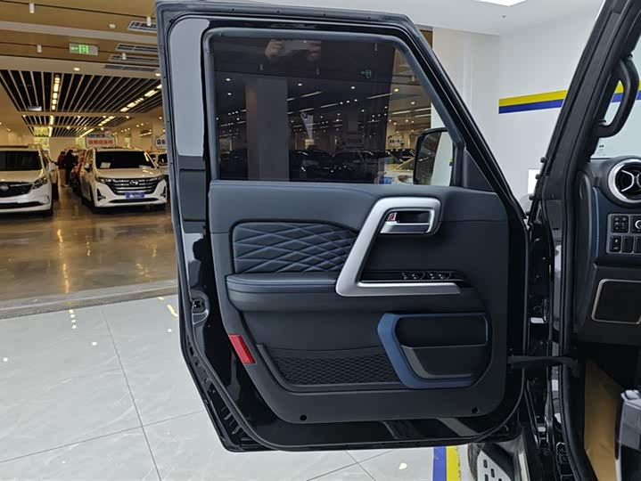 BAIC Beijing BJ40 2024 2024款 2.0T 城市猎人荣耀版