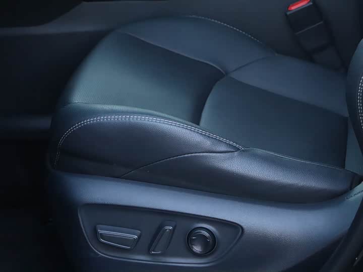 Toyota Venza 2023 2023款 2.5L智能电混双擎 两驱尊贵版