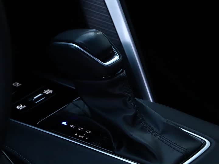 Toyota Venza 2023 2023款 2.5L智能电混双擎 两驱尊贵版