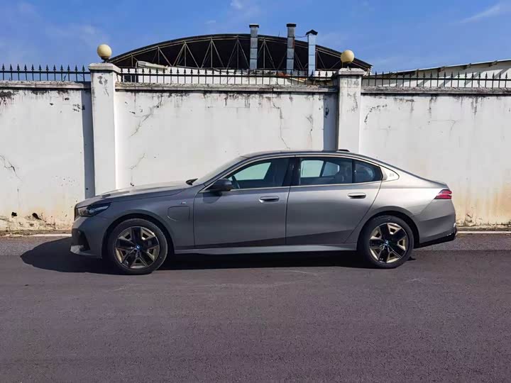 BMW i5 2024 2024款 eDrive 35L 尊享型 M运动套装