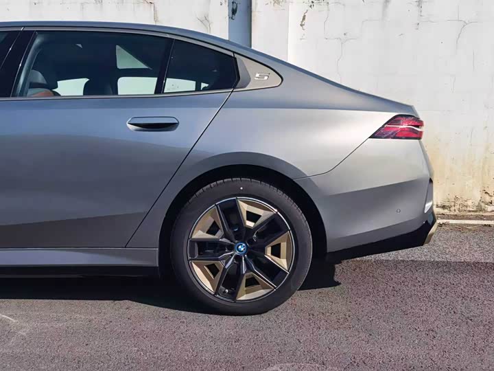 BMW i5 2024 2024款 eDrive 35L 尊享型 M运动套装