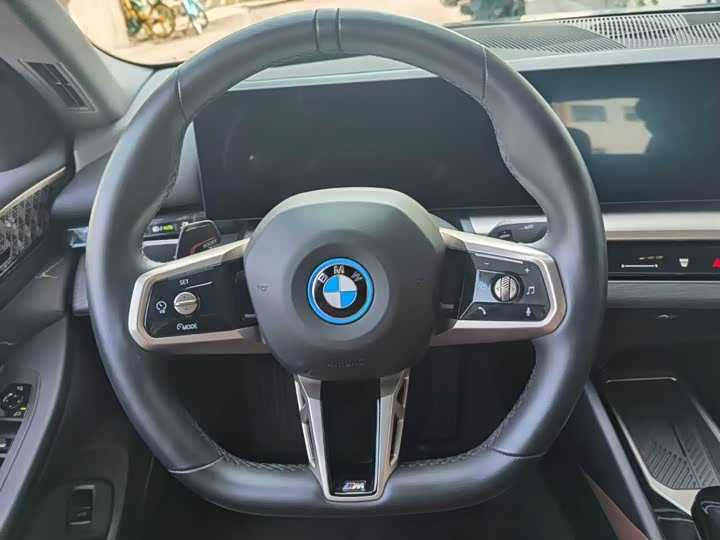 BMW i5 2024 2024款 eDrive 35L 尊享型 M运动套装