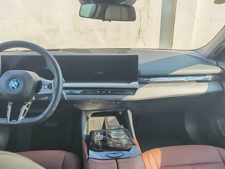 BMW i5 2024 2024款 eDrive 35L 尊享型 M运动套装