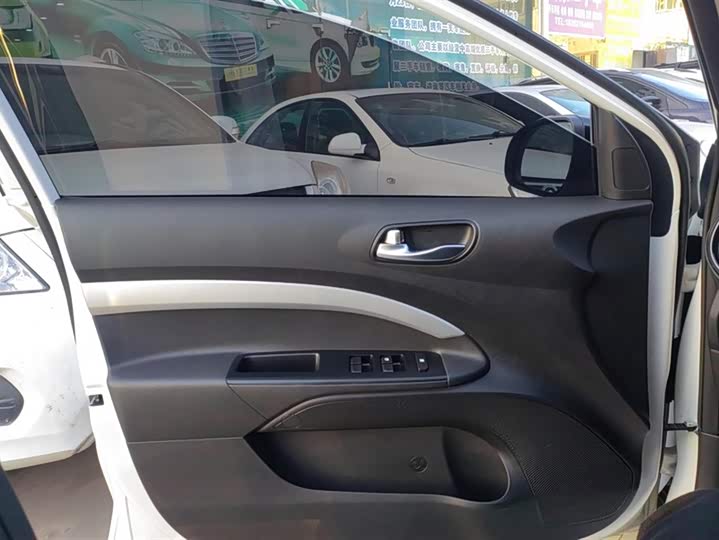 Kia KX1 2021 2021款 1.4L CVT天窗款