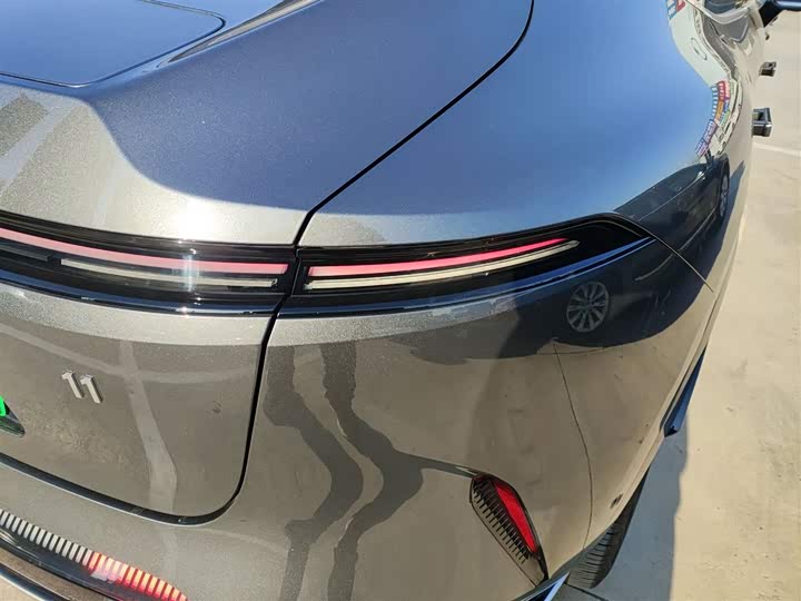 Avatr 11 2024 2024款 580 三激光四驱奢享版