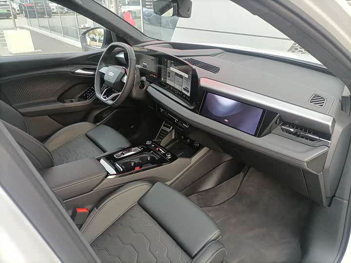 Audi Q6L e-tron 2026 2026款 首发领航版