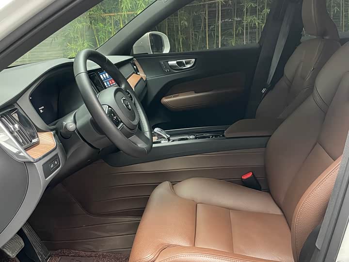 Volvo XC60 Hybrid 2025 2025款 插电式混动 长续航四驱智远豪华版