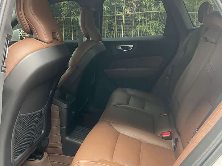 Volvo XC60 Hybrid 2025 2025款 插电式混动 长续航四驱智远豪华版