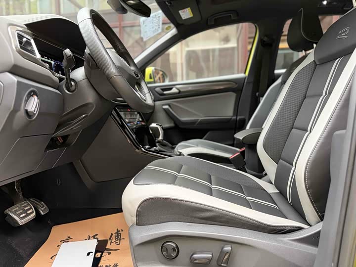 Volkswagen T-Roc 2023 2023款 300TSI DSG两驱星光版