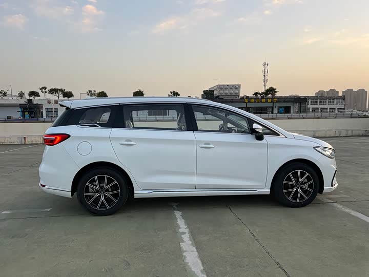 BYD Song Max Hybrid 2022 2022款 DM-i 105KM 旗舰型