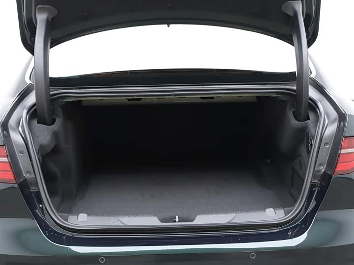 Jaguar XE L 2024 2024款 2.0T 250PS R-DYNAMIC S进取运动版