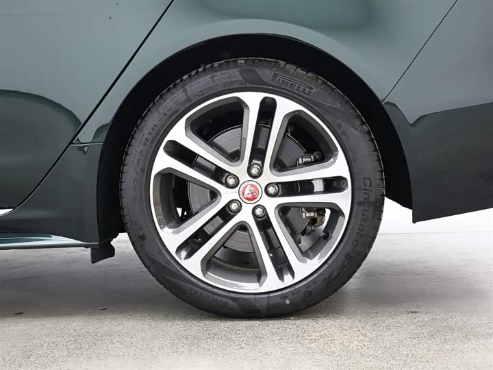 Jaguar XE L 2024 2024款 2.0T 250PS R-DYNAMIC S进取运动版