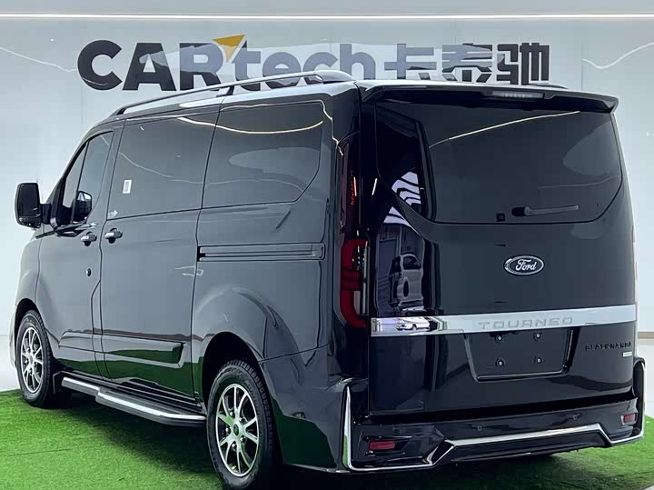 2024 Ford Tourneo