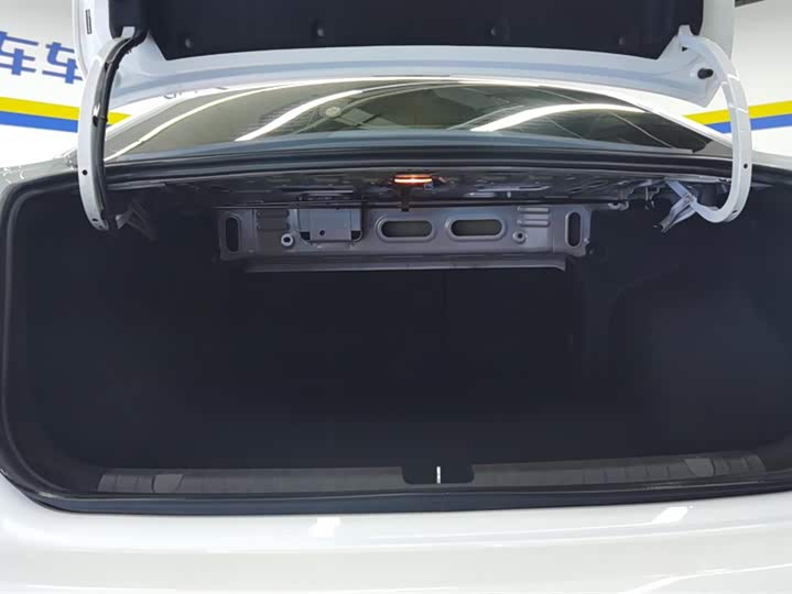 Geely Emgrand 2025 2025款 第4代 1.5L CVT星耀版