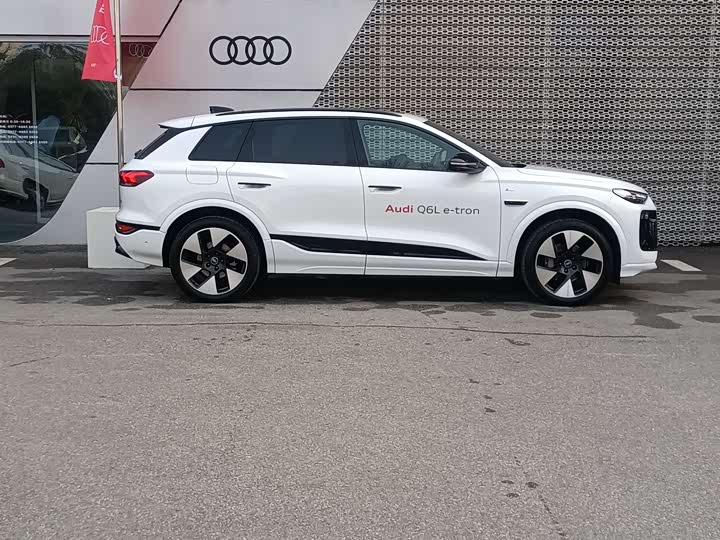 Audi Q6L e-tron 2026 2026款 首发领航版