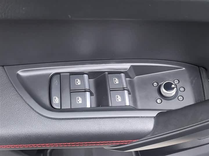 Audi Q5L Sportback 2022 2022款 40 TFSI RS套件燃速型