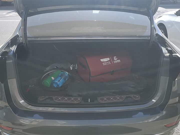 Geely Emgrand 2026 2026款 第4代 400万纪念款 1.5L 手动超越型