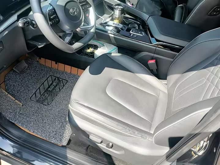 Hyundai Custo 2021 2021款 380TGDi 智爱旗舰版 TOP Premium