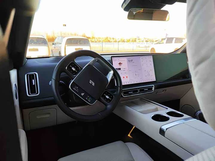 LiXiang L8 2025 2025款 Ultra 智能焕新版