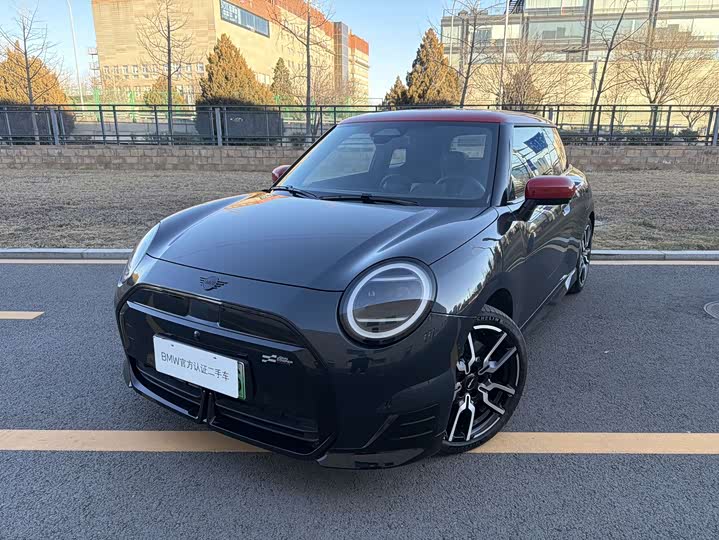 Mini Cooper 2024 2024款 452km COOPER SE 赛车手