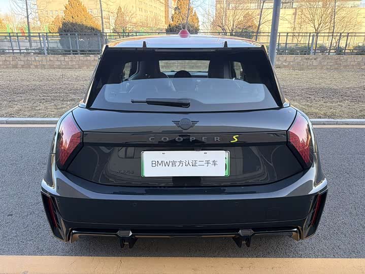 Mini Cooper 2024 2024款 452km COOPER SE 赛车手