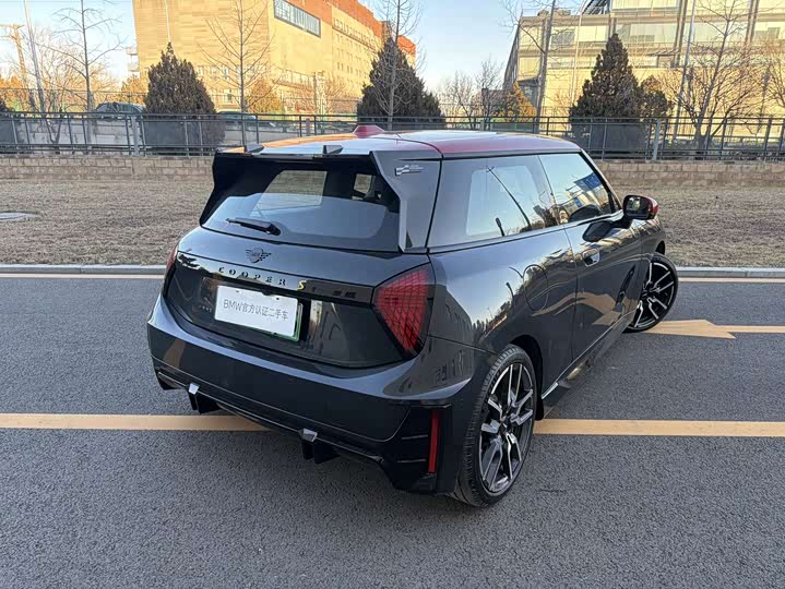 Mini Cooper 2024 2024款 452km COOPER SE 赛车手